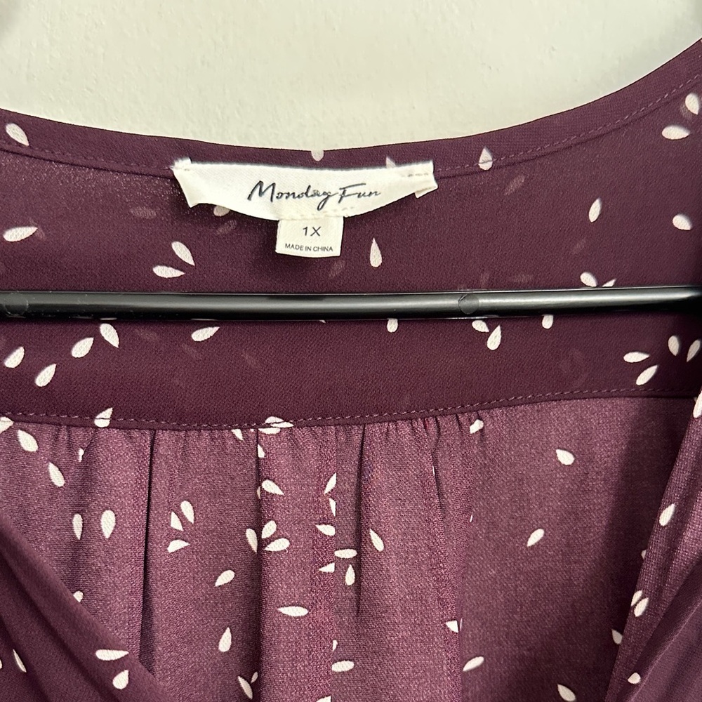 Chic Plum Blouse With Delicate Pattern - image 2